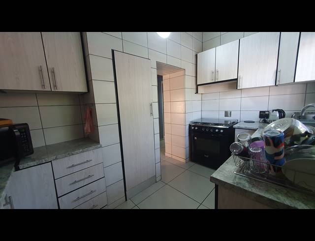 3 BEDROOM FREEHOLD FOR SALE IN BRACKENDOWNS